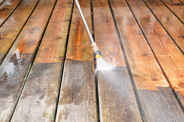 Best Deck Pressure Washing  in Neenah, WI